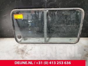 Usados Ventanilla de puerta de carga lateral Hyundai H-1/H-200 Precio € 181,50 IVA incluido ofrecido por van Deijne Onderdelen Uden B.V.