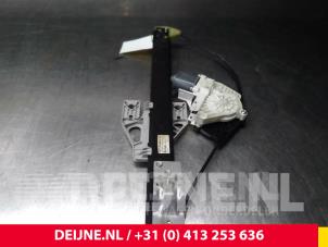 Usagé Lève vitre électrique arrière gauche Audi A4 Avant (B8) 2.0 TDI 16V Prix € 35,00 Règlement à la marge proposé par van Deijne Onderdelen Uden B.V.