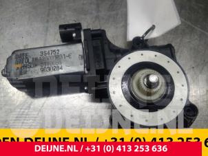 Used Door window motor Renault Master IV (FV) 2.3 dCi 145 16V FWD Price € 48,40 Inclusive VAT offered by van Deijne Onderdelen Uden B.V.