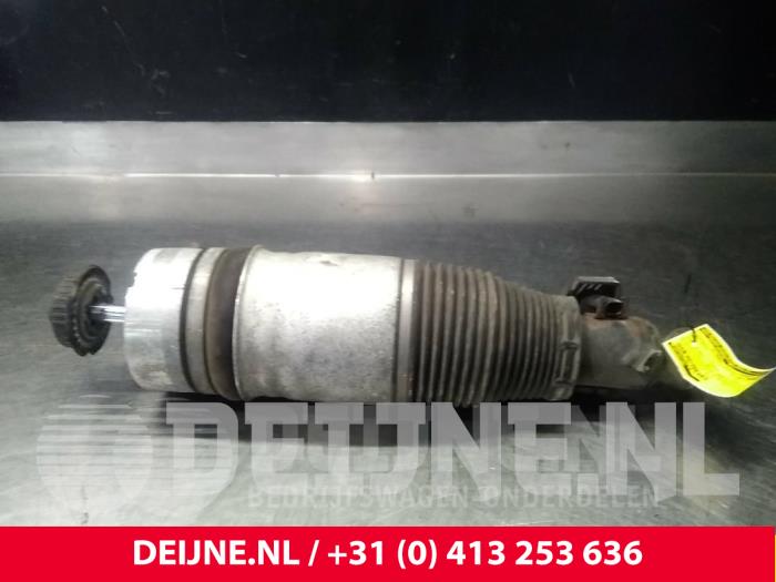 Używane Miech Volkswagen Touareg (7LA/7L6) 3.0 TDI V6 24V Cena € 70,00 Procedura marży oferowane przez van Deijne Onderdelen Uden B.V.