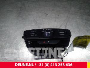 Usados Unidad de control multimedia Ford Transit 2.0 TDCi 16V Eco Blue 130 Precio € 48,40 IVA incluido ofrecido por van Deijne Onderdelen Uden B.V.