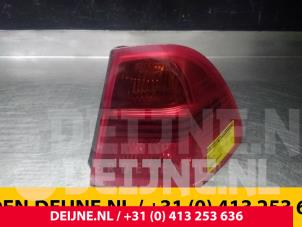 Używane Tylne swiatlo pozycyjne prawe BMW 3 serie Touring (E91) 318d 16V Cena € 40,00 Procedura marży oferowane przez van Deijne Onderdelen Uden B.V.