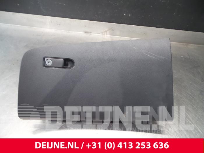 Begagnade Handskfack Mercedes V (447.8) 2.1 250 BlueTEC, 250 d 16V Pris € 42,35 Inklusive moms erbjuds av van Deijne Onderdelen Uden B.V.