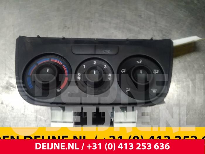 Panneau de commandes chauffage d'un Opel Combo 1.3 CDTI 16V ecoFlex 2013