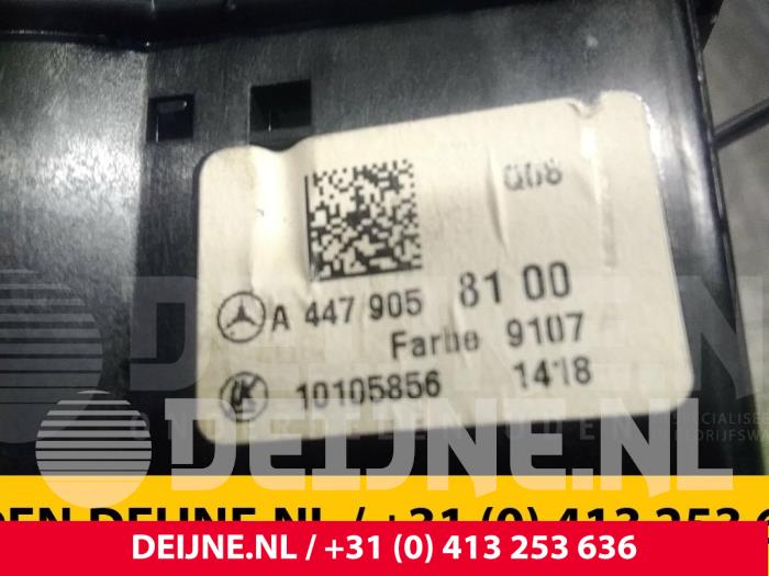 Przelacznik swiatel z Mercedes-Benz Vito (447.6) 1.6 109 CDI 16V 2018