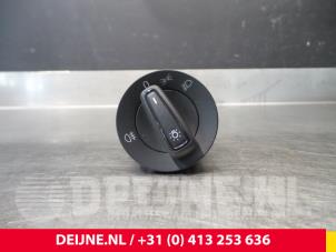 Used Light switch Volkswagen Crafter (SY) 2.0 TDI Price € 42,35 Inclusive VAT offered by van Deijne Onderdelen Uden B.V.