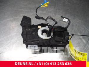 Używane Przewód spiralny poduszki powietrznej Renault Trafic (1FL/2FL/3FL/4FL) 1.6 dCi 115 Cena € 78,65 Z VAT oferowane przez van Deijne Onderdelen Uden B.V.