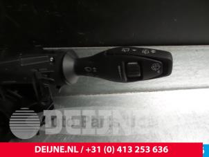 Używane Przelacznik Combi kolumny kierownicy Ford Fiesta 6 (JA8) 1.0 EcoBoost 12V 100 Cena € 17,00 Procedura marży oferowane przez van Deijne Onderdelen Uden B.V.