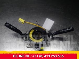 Używane Przelacznik Combi kolumny kierownicy Toyota Hiace Cena € 90,75 Z VAT oferowane przez van Deijne Onderdelen Uden B.V.