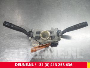 Używane Przelacznik Combi kolumny kierownicy Toyota Hiace Cena € 90,75 Z VAT oferowane przez van Deijne Onderdelen Uden B.V.