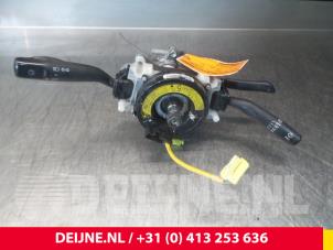 Używane Przelacznik Combi kolumny kierownicy Toyota HiAce II 2.5 D4-D 117 4x4 Cena € 30,25 Z VAT oferowane przez van Deijne Onderdelen Uden B.V.