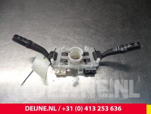 Używane Przelacznik Combi kolumny kierownicy Toyota Hiace Cena € 84,70 Z VAT oferowane przez van Deijne Onderdelen Uden B.V.