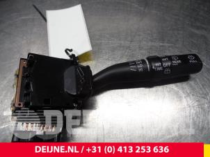 Usagé Commutateur essuie-glace Toyota HiAce II 2.5 D4-D 117 Prix € 42,35 Prix TTC proposé par van Deijne Onderdelen Uden B.V.