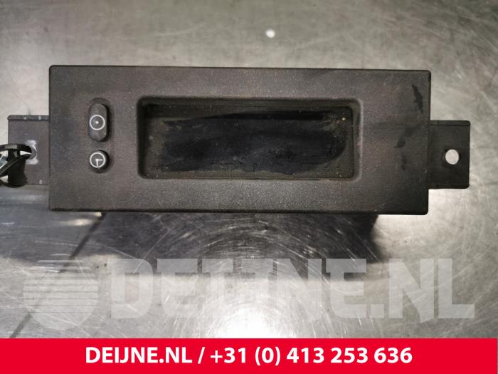 Begagnade Innerdisplay Opel Vivaro Pris € 24,20 Inklusive moms erbjuds av van Deijne Onderdelen Uden B.V.
