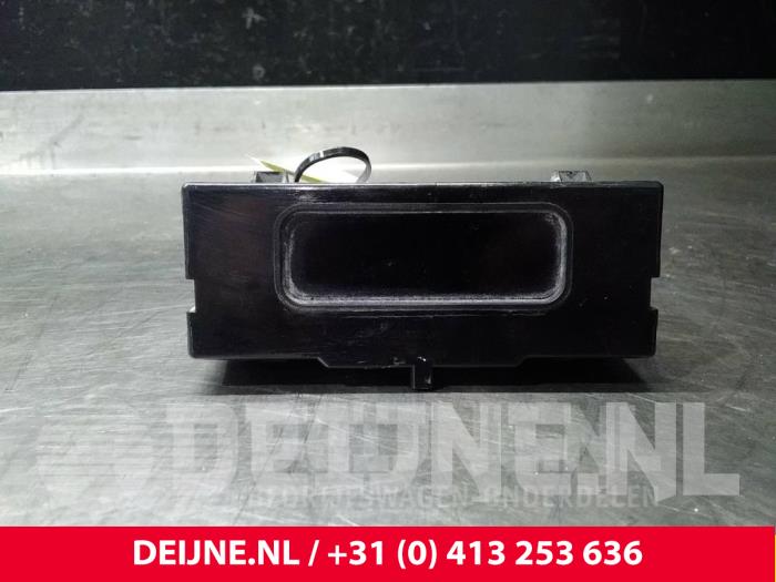 Begagnade Innerdisplay Renault Master Pris € 18,15 Inklusive moms erbjuds av van Deijne Onderdelen Uden B.V.