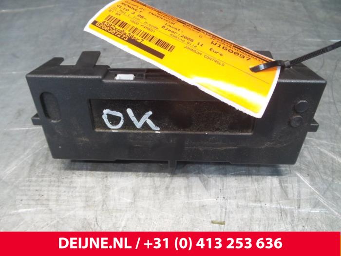 Begagnade Innerdisplay Renault Clio Pris € 10,00 Marginaltabell erbjuds av van Deijne Onderdelen Uden B.V.