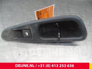 Usagé Commutateur vitre électrique Peugeot 308 (4A/C) 1.6 HDi 16V FAP Prix € 9,00 Règlement à la marge proposé par van Deijne Onderdelen Uden B.V.