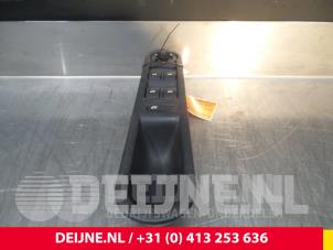Używane Przelacznik elektrycznej szyby Renault Espace Cena € 20,00 Procedura marży oferowane przez van Deijne Onderdelen Uden B.V.