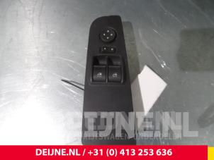 Używane Przelacznik combi okienny Fiat Bravo Cena € 30,00 Procedura marży oferowane przez van Deijne Onderdelen Uden B.V.