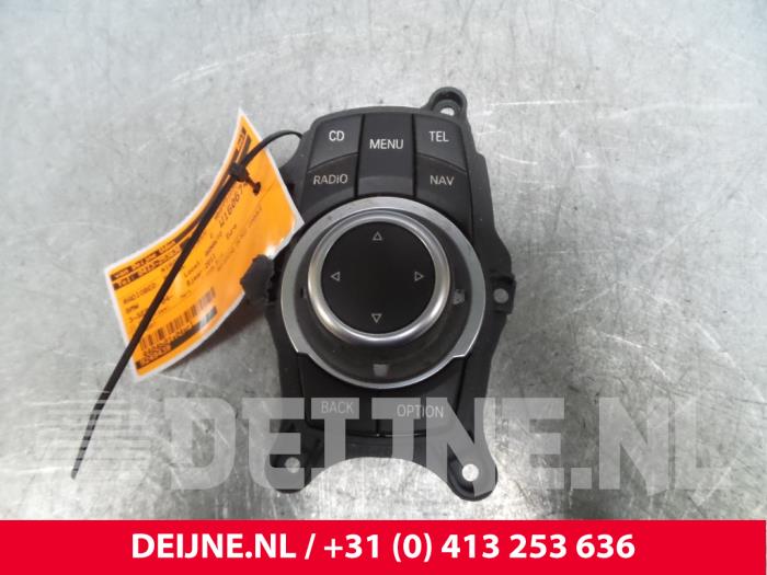 Używane Panel obslugi radia BMW 3-Serie Cena € 175,00 Procedura marży oferowane przez van Deijne Onderdelen Uden B.V.