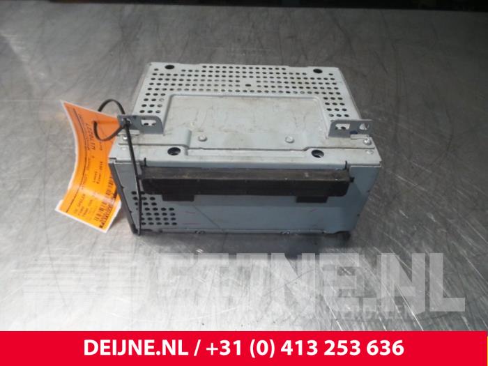 Używane Odtwarzacz CD Ford Transit Custom Cena € 151,25 Z VAT oferowane przez van Deijne Onderdelen Uden B.V.