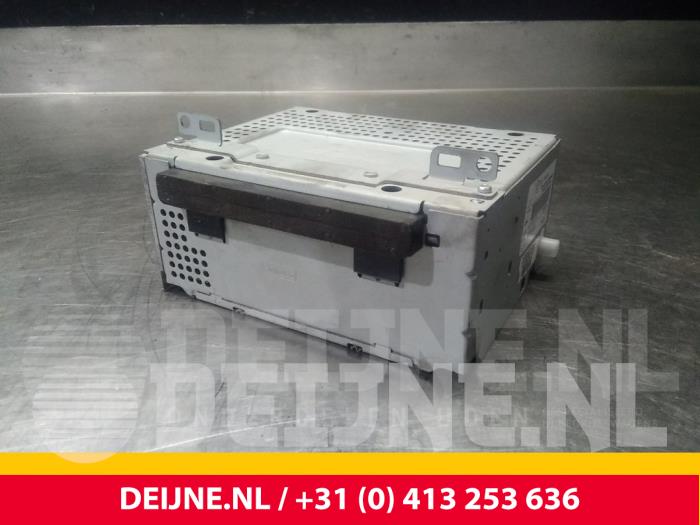 Używane Odtwarzacz CD Ford Transit Courier 1.6 TDCi Cena € 151,25 Z VAT oferowane przez van Deijne Onderdelen Uden B.V.
