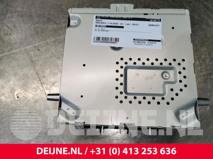 Używane Radio Mercedes C Estate (S205) C-200 2.0 CGI 16V Cena € 225,00 Procedura marży oferowane przez van Deijne Onderdelen Uden B.V.