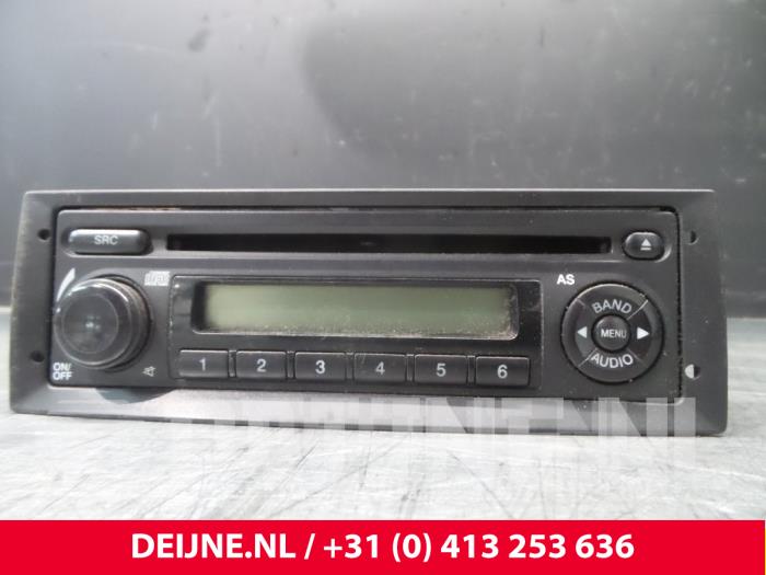 Radio from a Fiat Doblo Cargo (263) 1.3 MJ 16V Euro 4 2011