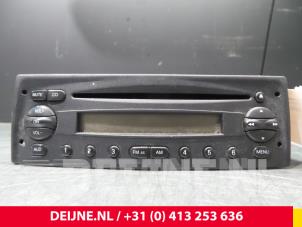 Używane Radio Iveco New Daily Cena € 60,50 Z VAT oferowane przez van Deijne Onderdelen Uden B.V.