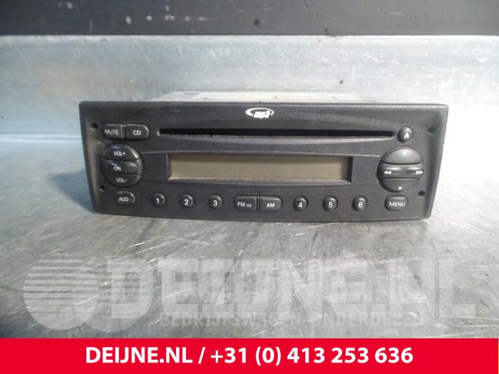 Begagnade Radio Iveco New Daily Pris € 48,40 Inklusive moms erbjuds av van Deijne Onderdelen Uden B.V.