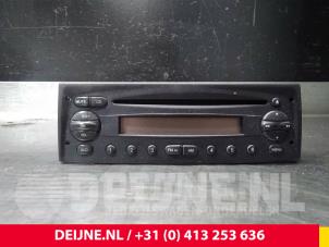 Używane Radio Iveco New Daily Cena € 54,45 Z VAT oferowane przez van Deijne Onderdelen Uden B.V.