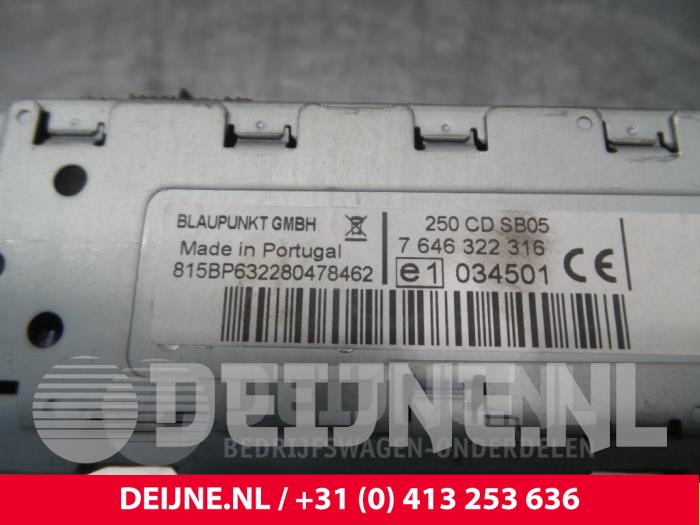 Radio van een Peugeot Boxer (U9) 3.0 HDi 160 Euro 4 2009