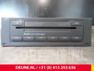 Usagé Changeur de CD Audi A4 Prix € 100,00 Règlement à la marge proposé par van Deijne Onderdelen Uden B.V.
