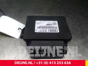 Usagé Module frein à main Audi A4 Avant (B8) 2.0 TDI 16V Prix € 35,00 Règlement à la marge proposé par van Deijne Onderdelen Uden B.V.
