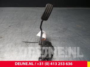Used Accelerator pedal Nissan Primastar 2.0 dCi 120 Price on request offered by van Deijne Onderdelen Uden B.V.