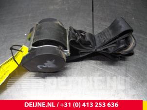 Usados Cinturón de seguridad derecha delante Renault Trafic Precio de solicitud ofrecido por van Deijne Onderdelen Uden B.V.