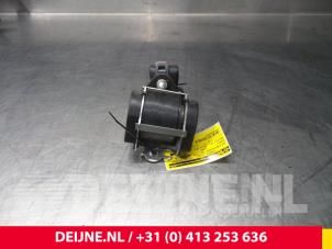 Used Rear seatbelt, right Renault Master V 2.3 dCi 135 16V Price on request offered by van Deijne Onderdelen Uden B.V.