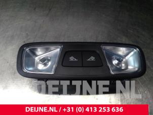 Usagé Eclairage intérieur arrière Audi Q3 (8UB/8UG) 2.0 16V TFSI 170 Quattro Prix € 18,00 Règlement à la marge proposé par van Deijne Onderdelen Uden B.V.