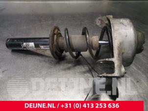 Usagé Barre amortisseur avant gauche Audi A4 (B8) 2.0 TDI 16V Prix € 40,00 Règlement à la marge proposé par van Deijne Onderdelen Uden B.V.