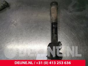 Gebrauchte Stoßdämpfer rechts vorne Mercedes Sprinter Preis € 72,60 Mit Mehrwertsteuer angeboten von van Deijne Onderdelen Uden B.V.