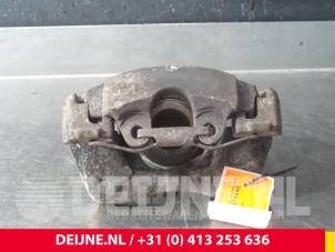 Usagé Etrier de frein avant gauche Volkswagen Transporter Prix € 12,10 Prix TTC proposé par van Deijne Onderdelen Uden B.V.