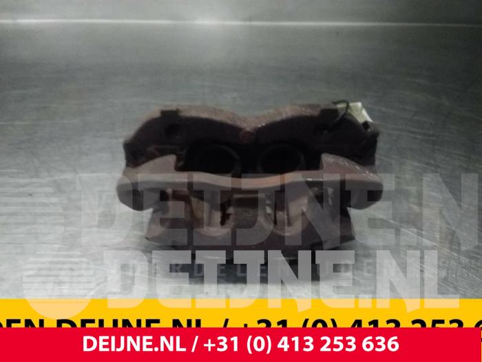 Gebrauchte Bremszange links vorne Renault Master Preis € 18,15 Mit Mehrwertsteuer angeboten von van Deijne Onderdelen Uden B.V.