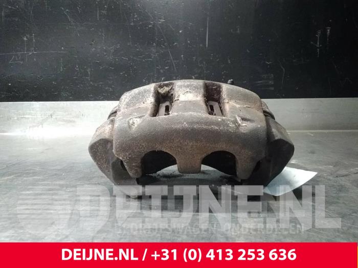 Gebrauchte Bremszange links vorne Renault Master II (ED/HD/UD) 2.5 dCi 16V 100 Preis € 18,15 Mit Mehrwertsteuer angeboten von van Deijne Onderdelen Uden B.V.