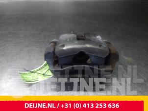 Usagé Etrier de frein avant droit Ford Transit Courier 1.6 TDCi Prix € 48,40 Prix TTC proposé par van Deijne Onderdelen Uden B.V.