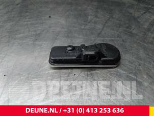 Used Tyre pressure sensor Mercedes V (447.8) 2.1 200 CDI, 200 d 16V Price € 54,45 Inclusive VAT offered by van Deijne Onderdelen Uden B.V.