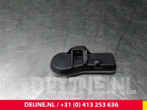 Used Tyre pressure sensor Mercedes V (447.8) 2.1 200 CDI, 200 d 16V Price € 54,45 Inclusive VAT offered by van Deijne Onderdelen Uden B.V.