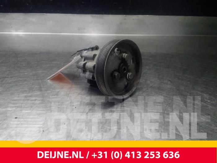 Power steering pump from a Fiat Ducato (250) 2.0 D 115 Multijet 2013