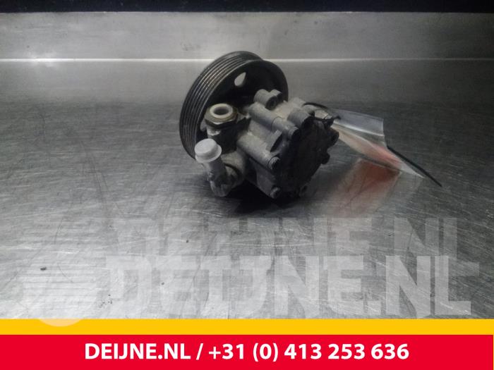 Power steering pump from a Fiat Ducato (250) 2.0 D 115 Multijet 2013