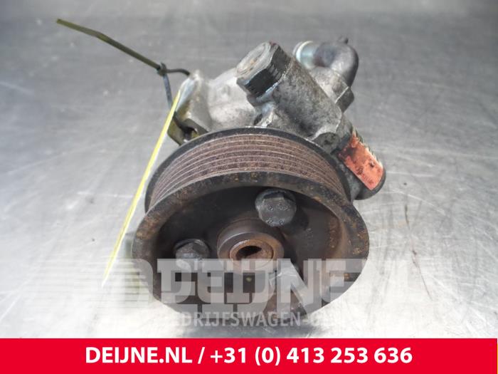 Usagé Pompe de direction Iveco New Daily III 29L10V Prix € 72,60 Prix TTC proposé par van Deijne Onderdelen Uden B.V.