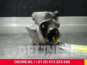 Usagé Pompe direction assistée Renault Master Prix € 72,60 Prix TTC proposé par van Deijne Onderdelen Uden B.V.